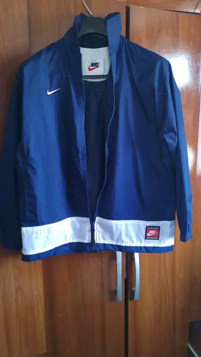 Cortaviento Nike azul marino unisex - miniatura 1
