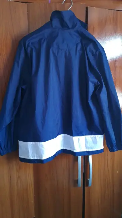 Cortaviento Nike azul marino unisex - miniatura 4