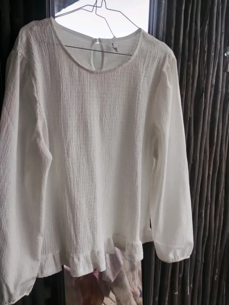 Blusa blanca de manga larga texturizada - 2