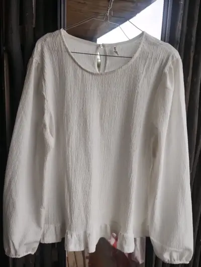 Blusa blanca de manga larga texturizada - miniatura 3