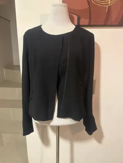 🖤 Chaqueta Ann Taylor LOFT Negra Asimétrica - miniatura 1