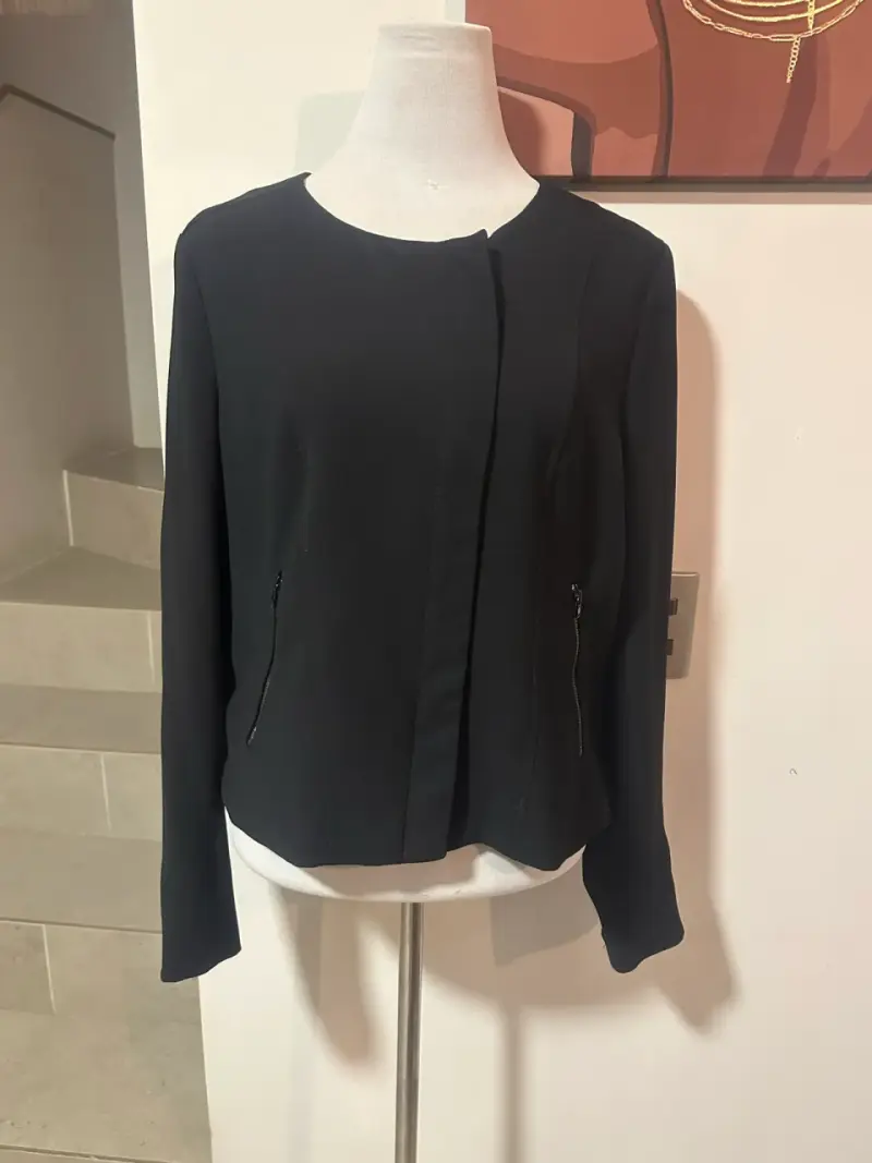 🖤 Chaqueta Ann Taylor LOFT Negra Asimétrica - 2