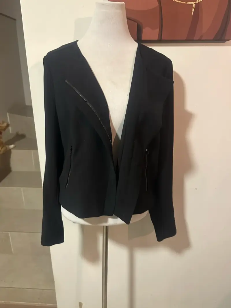 🖤 Chaqueta Ann Taylor LOFT Negra Asimétrica - 4