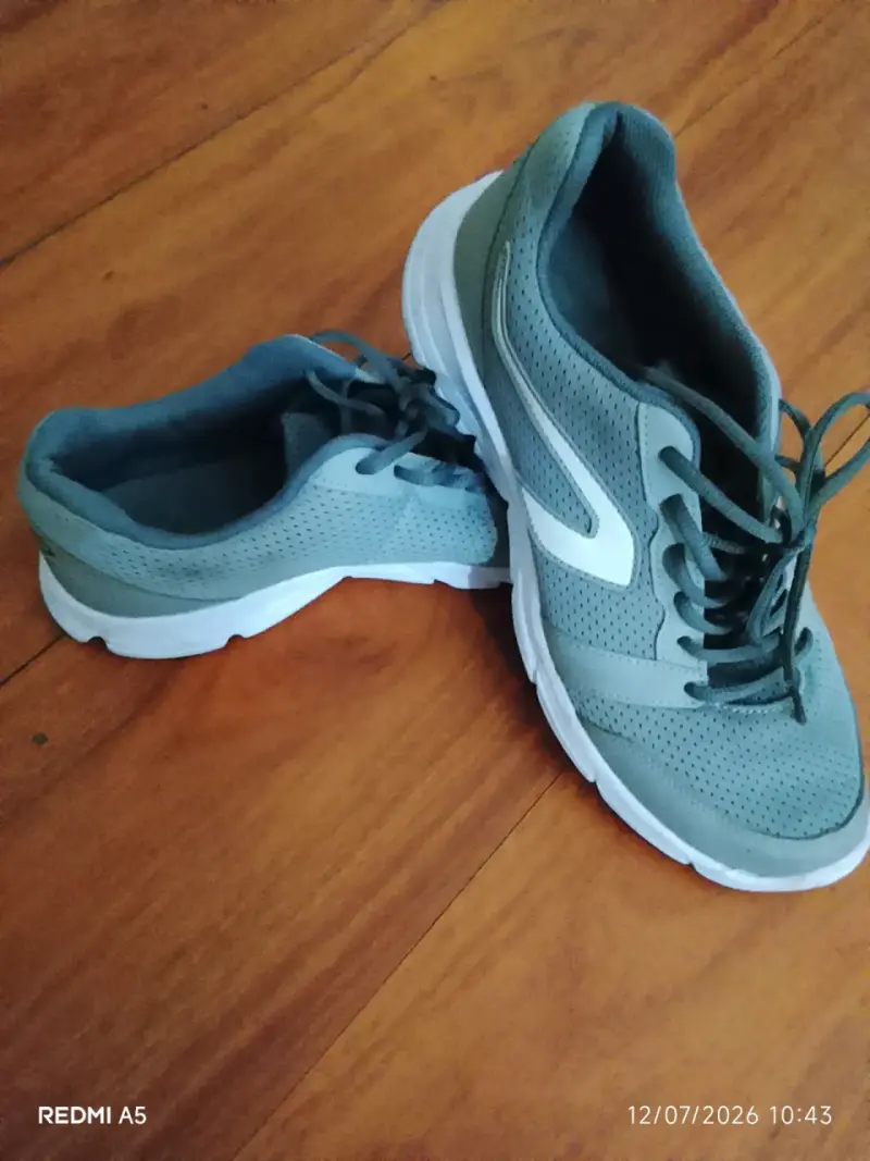 Zapatillas deportivas grises para hombre