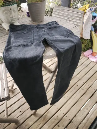 Jeans negros de hombre en buen estado - miniatura 1