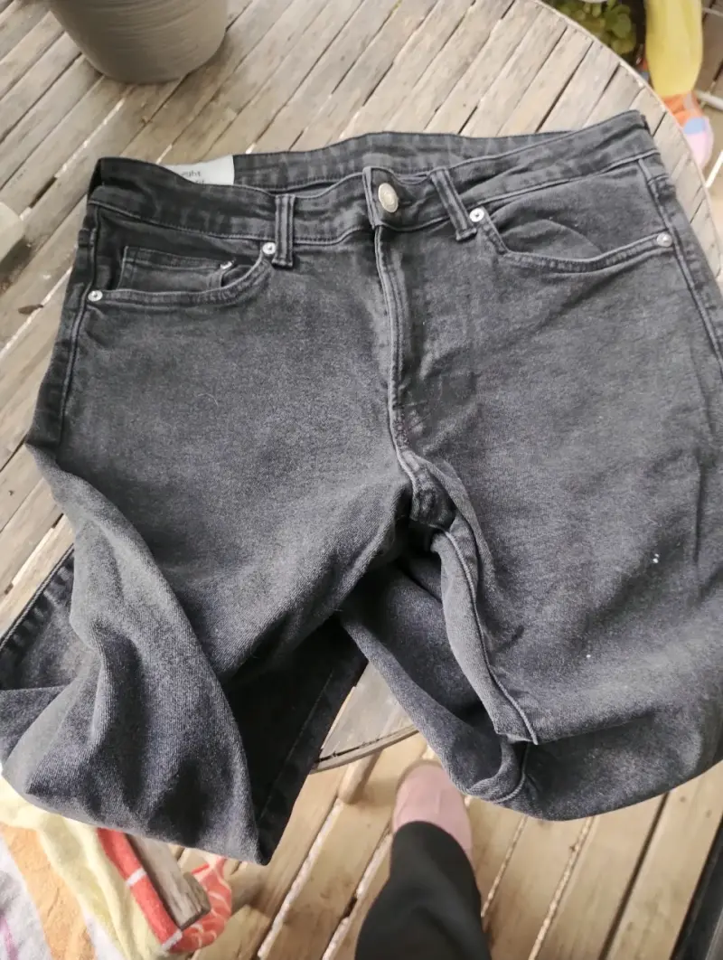 Jeans negros de hombre en buen estado - 4