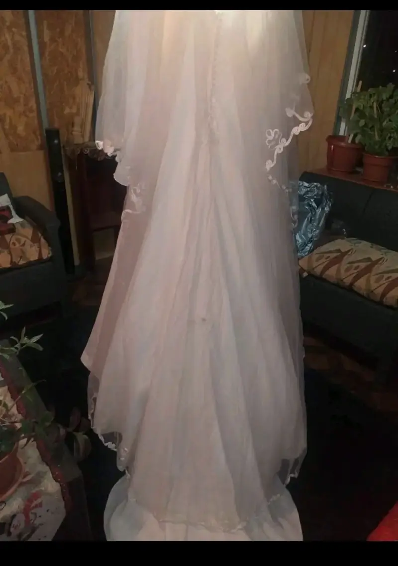 Vestido de novia con velo bordado - 1