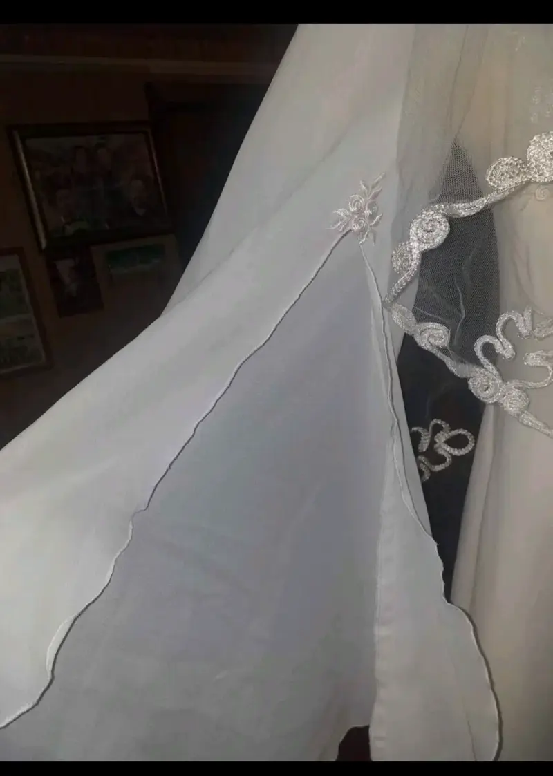 Vestido de novia con velo bordado - 4