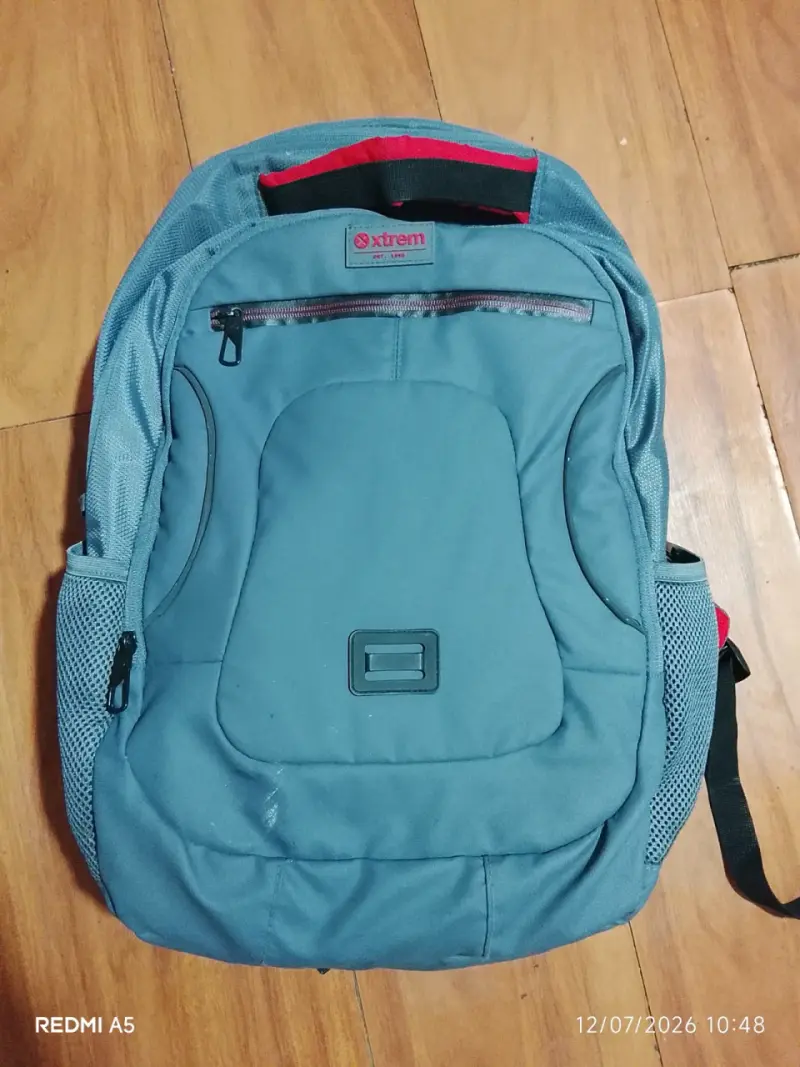 Mochila Xtrem gris con múltiples compartimentos - 1