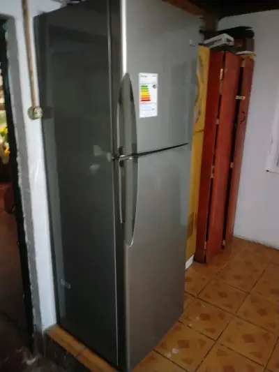 Refrigedor fenza de dos puertas plateado - miniatura 3