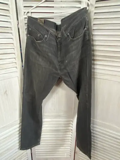 Jeans gris oscuro para hombre en buen estado - miniatura 1
