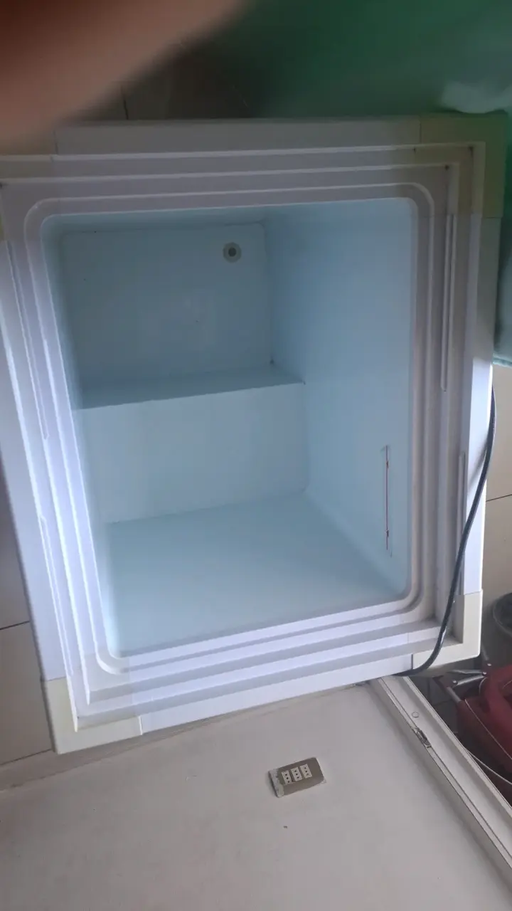 Congelador Bozzo 100 lts de vidrio deslizante - 2