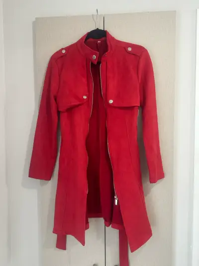🖤Abrigo rojo delgado de gamuza con cierre🖤 - miniatura 6