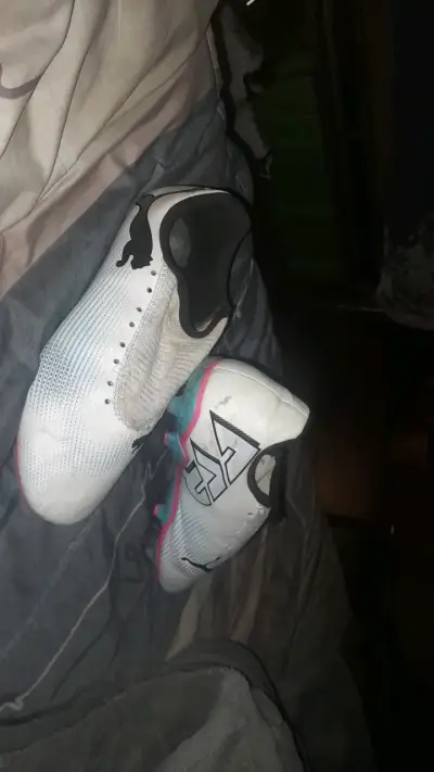 Zapatillas deportivas Puma blancas para fútbol - miniatura 1