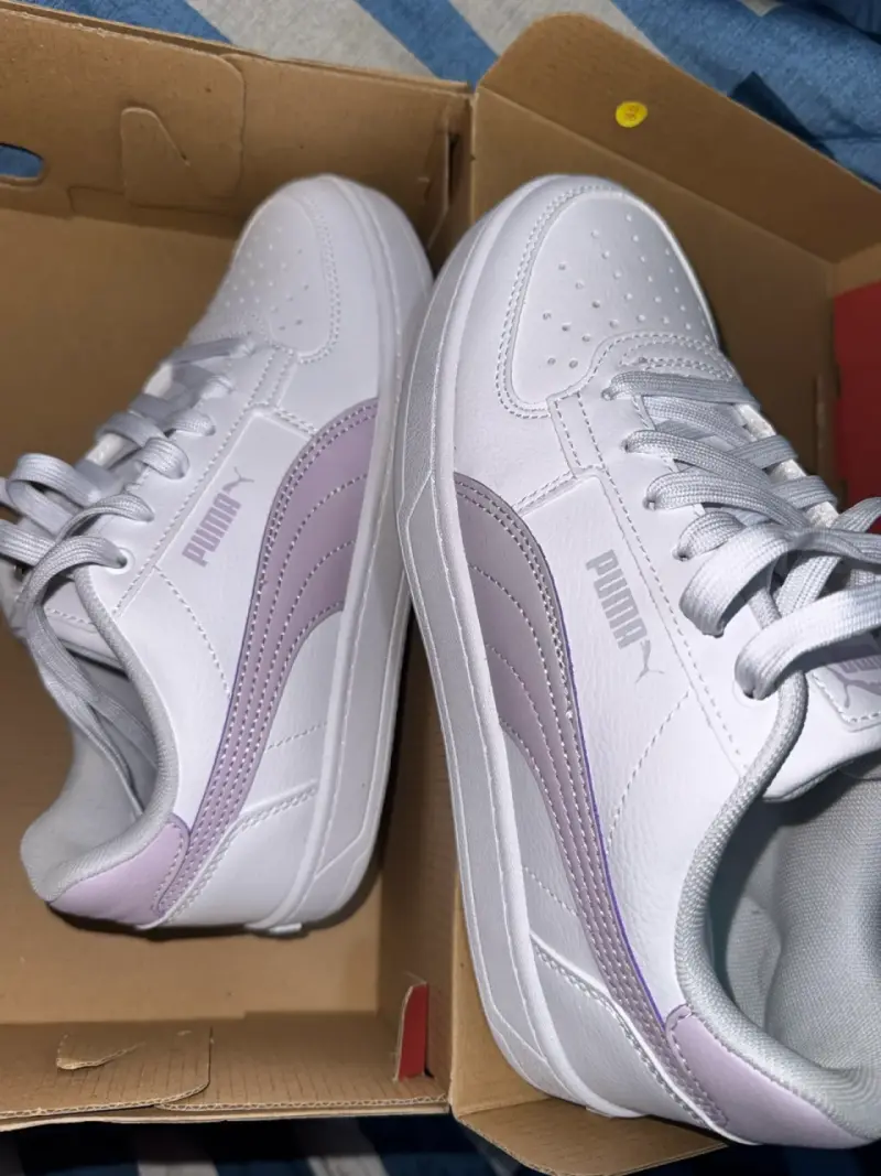 Zapatillas Puma blancas con detalles lilas - 2