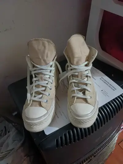 Zapatillas altas beige estilo casual - miniatura 1