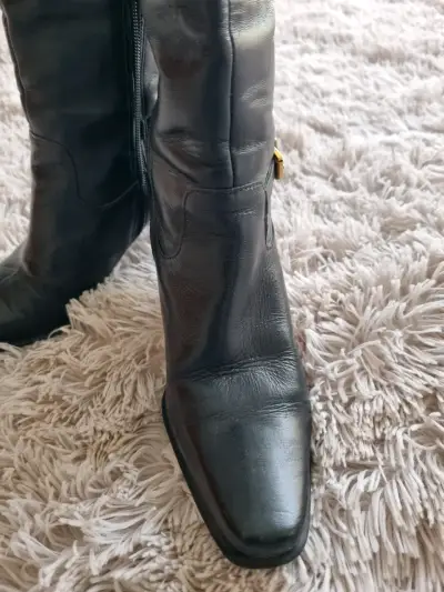 Botas de cuero negras con cierre lateral - miniatura 1