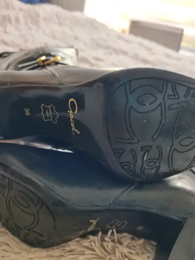 Botas de cuero negras con cierre lateral - miniatura 4