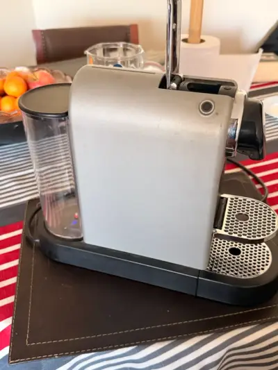 Máquina de café Nespresso - miniatura 4