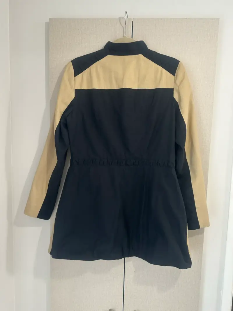 🖤Abrigo bicolor beige y negro con cierre iO🖤 - 4