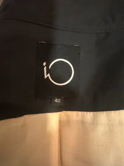 🖤Abrigo bicolor beige y negro con cierre iO🖤 - miniatura 5