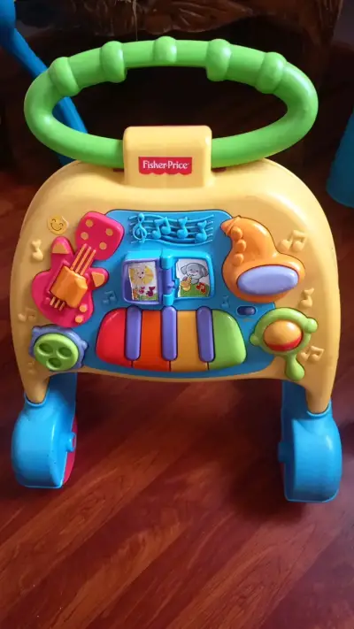 Andador musical Fisher-Price para bebé - miniatura 1