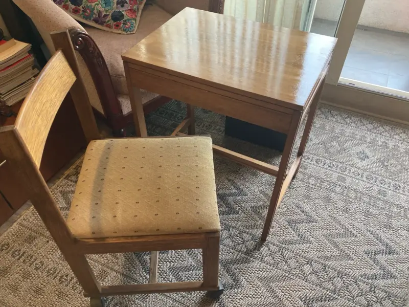 Conjunto de mesa y silla de madera vintage - 3