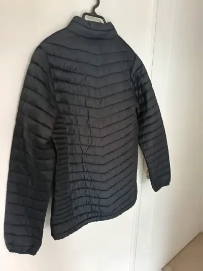 Chaqueta acolchada negra para mujer - miniatura 5