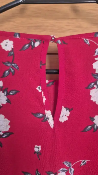Vestido floral rojo con mangas largas - miniatura 4