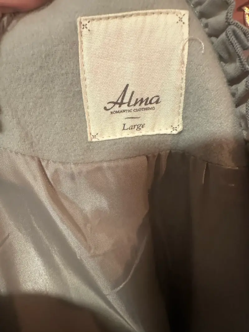 🖤Abrigo gris con volantes estilo romantico🖤 - 5