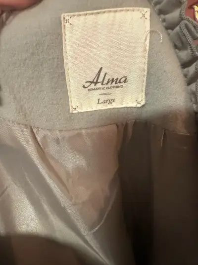 🖤Abrigo gris con volantes estilo romantico🖤 - miniatura 5