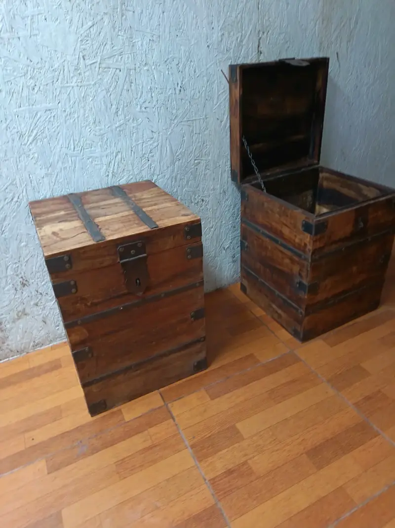 Baúl es de madera rústicos con cierre metálico - 1