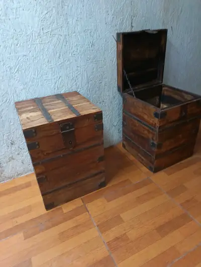 Baúl es de madera rústicos con cierre metálico - miniatura 1