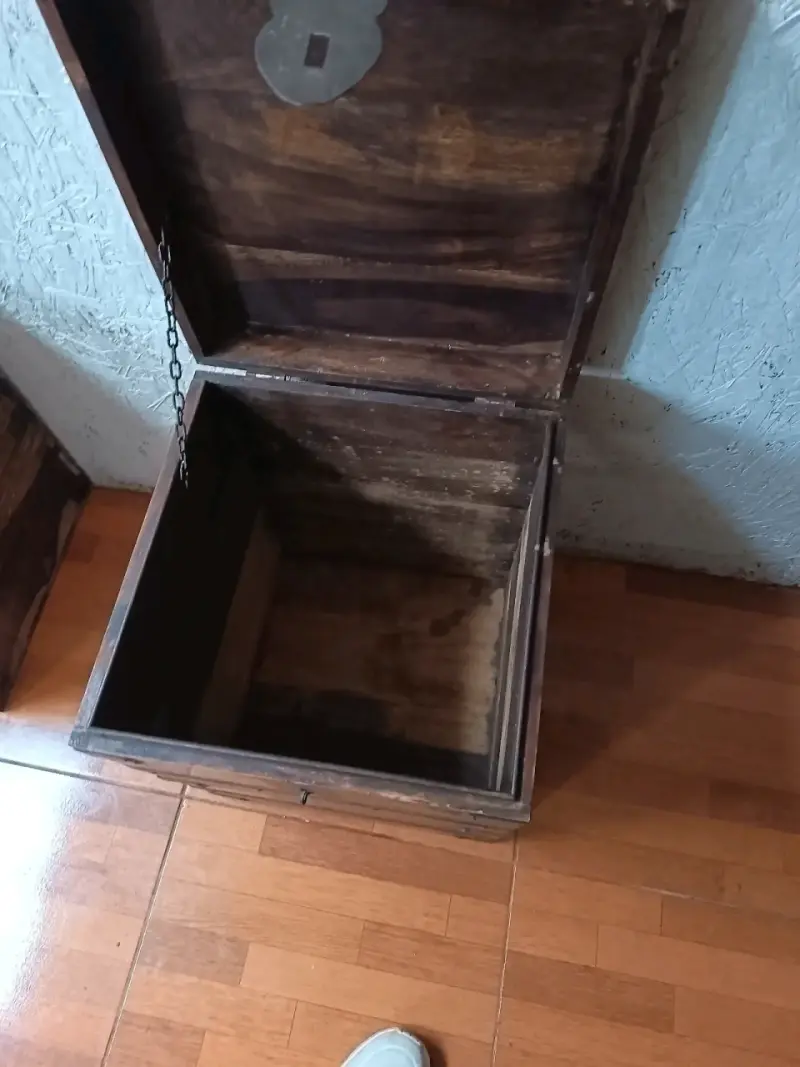 Baúl es de madera rústicos con cierre metálico - 3