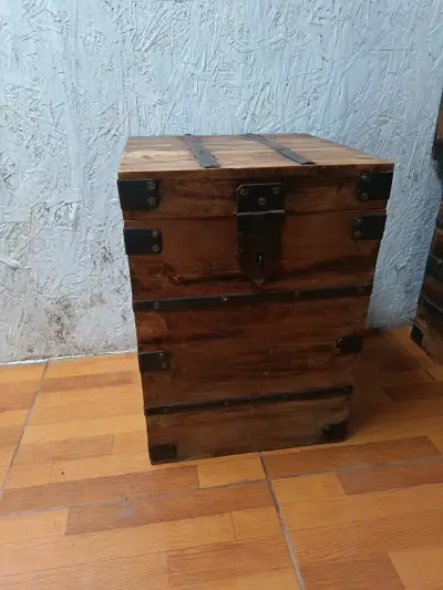 Baúl es de madera rústicos con cierre metálico - miniatura 4