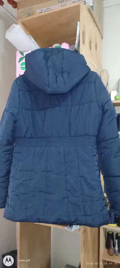 Abrigo azul con capucha para mujer - miniatura 1