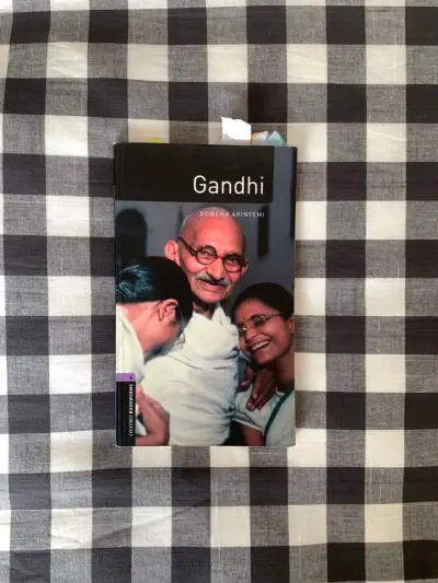 Libro Gandhi de Rowena Akinyemi - miniatura 1