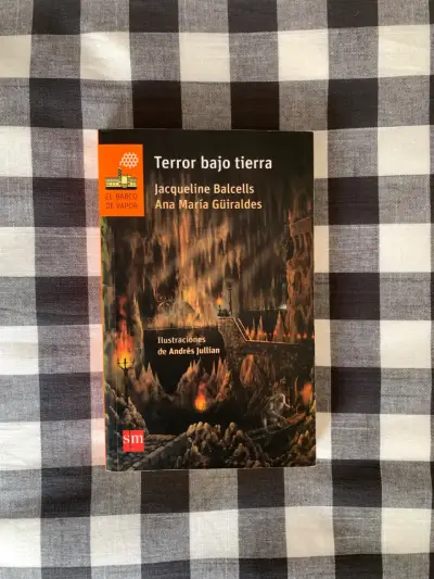 Libro 'Terror bajo tierra' de Balcells y Güiraldes - miniatura 1
