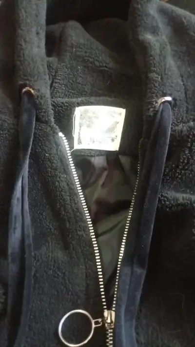 Chaqueta de lana negra con cierre - miniatura 1