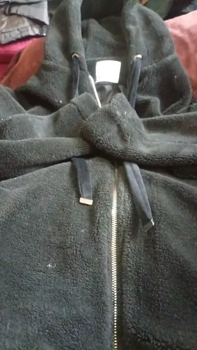 Chaqueta de lana negra con cierre - miniatura 3