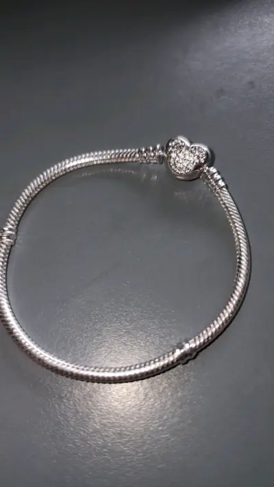 Pulsera de plata con dije de Mickey - miniatura 1