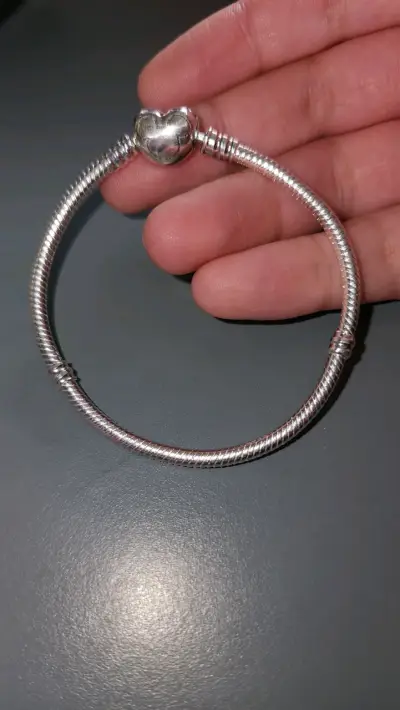 Pulsera de plata con dije de Mickey - miniatura 2