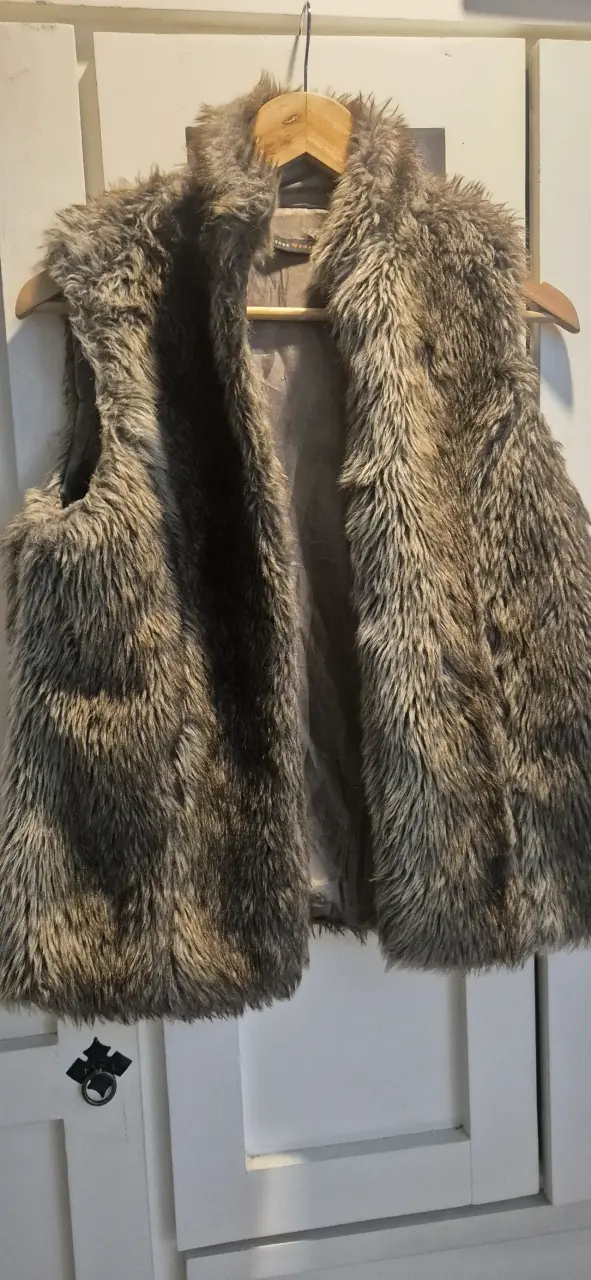 Polerón azul con capucha y bolsillo beige - 5