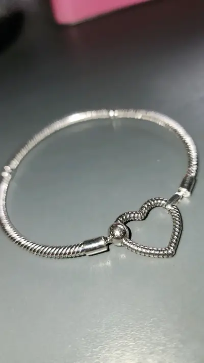 Pulsera de plata con dije de corazón - miniatura 2