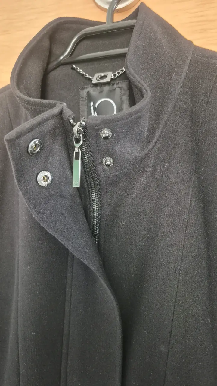 Abrigo negro elegante para mujer - 5