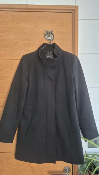 Abrigo negro elegante para mujer - miniatura 6