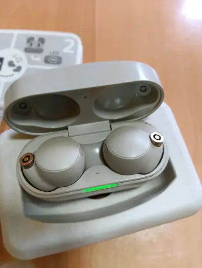 Auriculares inalámbricos con estuche de carga - miniatura 1