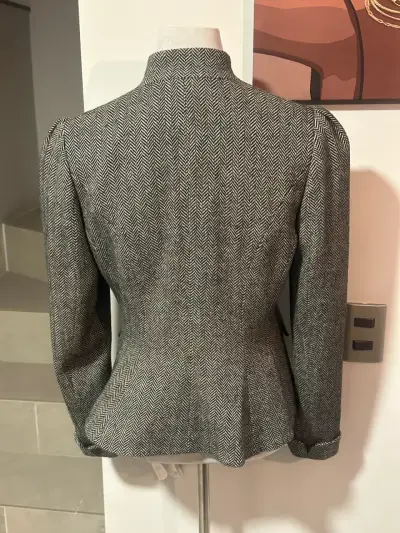 🖤Blazer de lana estilo militar y botones dorados🖤 - miniatura 2