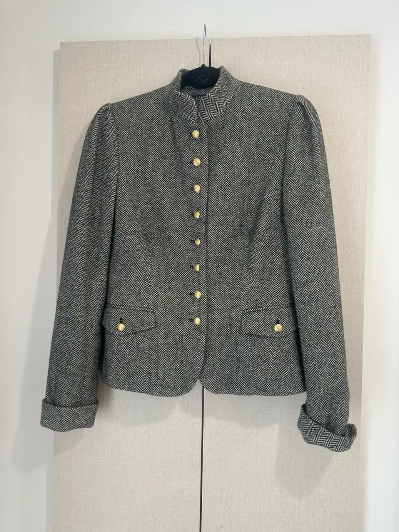 🖤Blazer de lana estilo militar y botones dorados🖤 - 4
