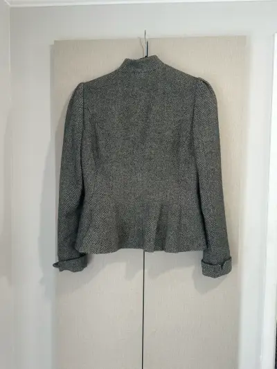 🖤Blazer de lana estilo militar y botones dorados🖤 - miniatura 5